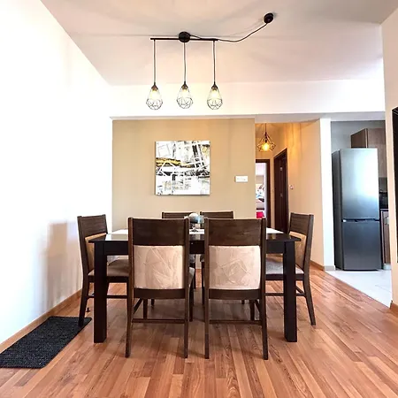 One Bedroom Flat In * ニコシア