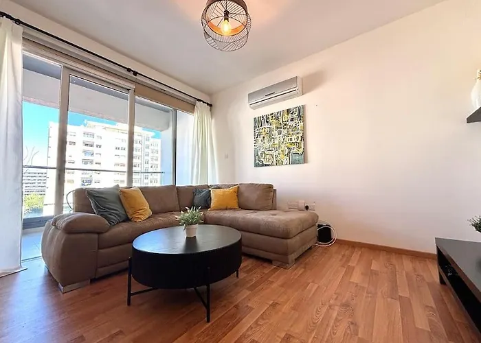 One Bedroom Flat In ニコシア