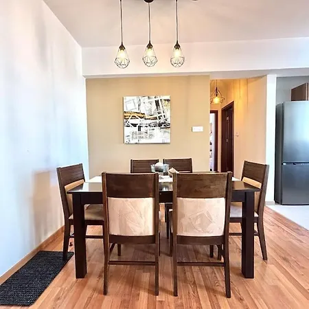 아파트 One Bedroom Flat In *